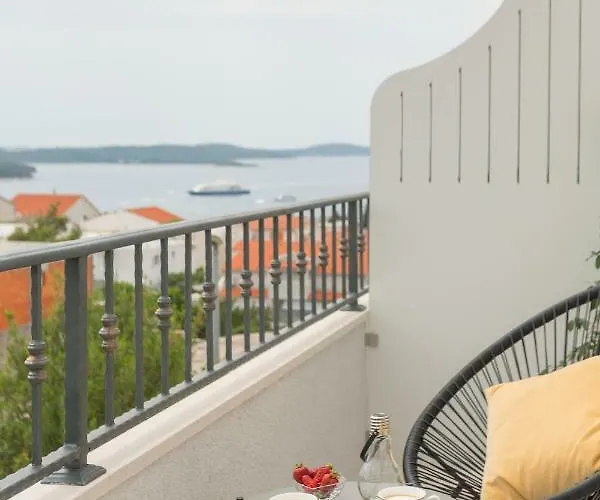 Πανσιόν Hvar View 4*