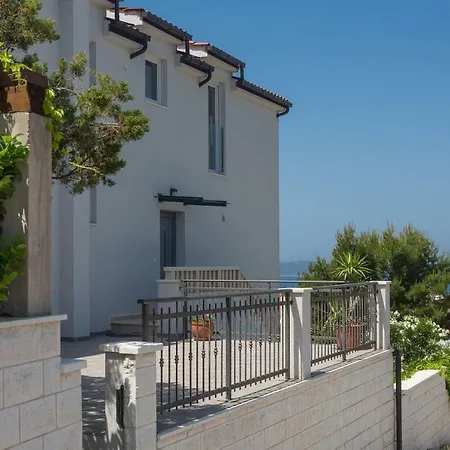 بيت ضيافة Hvar View 4*