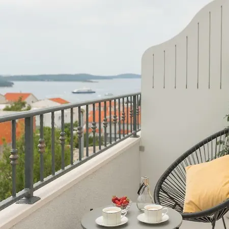 بيت ضيافة Hvar View 4*